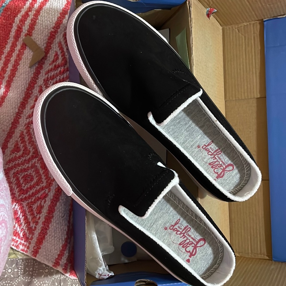 Brand new wise mule sneakers never worn